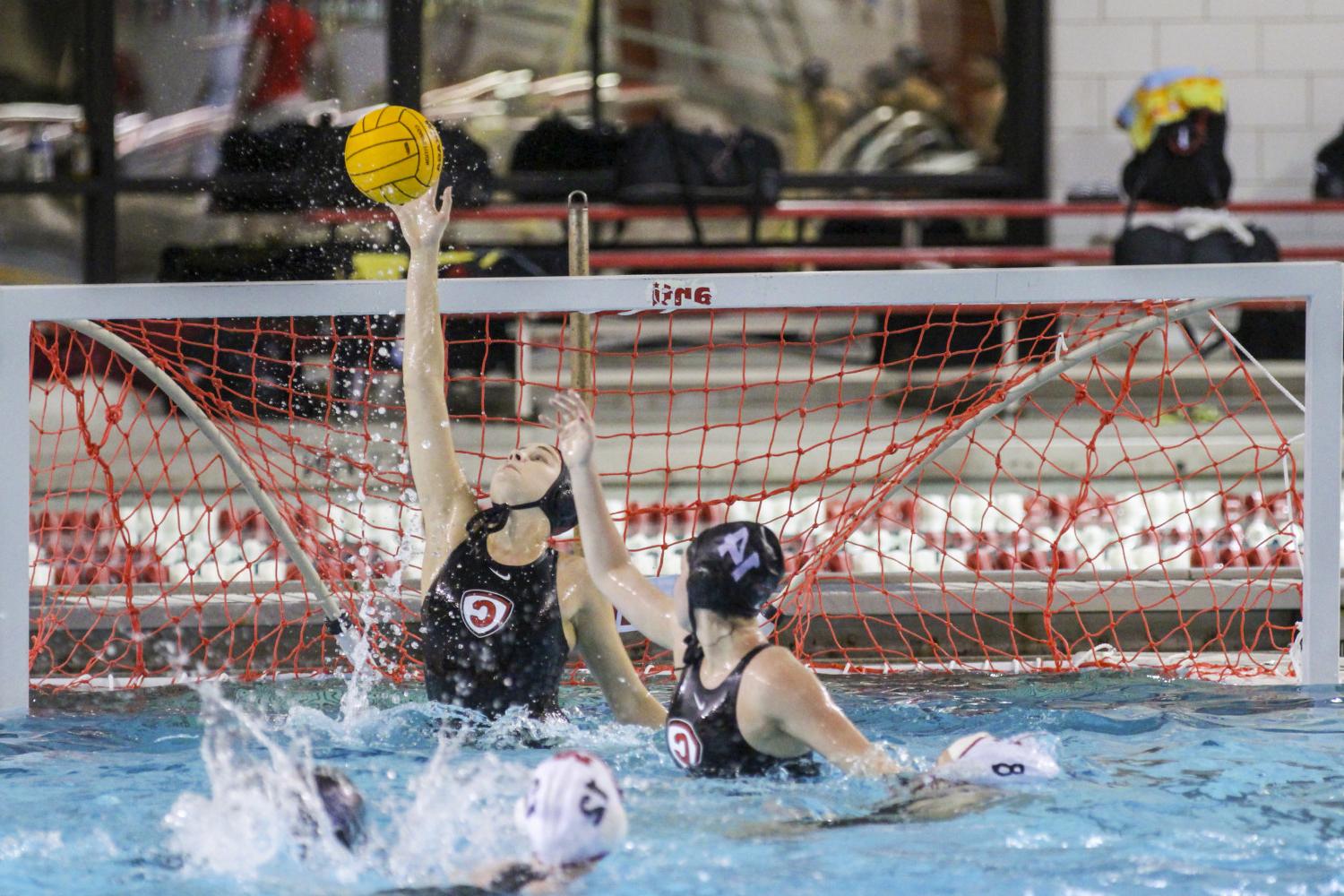 <a href='http://flw6.eventoshappyever.com'>全球十大赌钱排行app</a> student athletes compete in a water polo tournament on campus.
